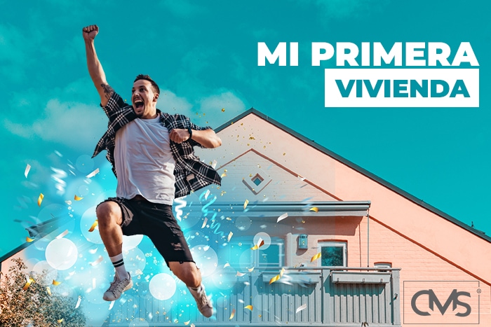 Chico saltando al comprar su primera vivienda